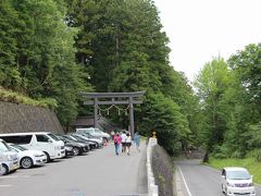 戸隠神社宝光社から車で数分、
「中社」到着！

西側駐車場に車を入れました。
