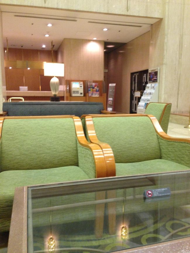 前回同様　電車〜モノレール　がめんどくさく<br />リムジンバスで羽田まで<br /><br />自宅を朝５：００前に出発<br />都内某ホテルに向かいます。<br />５：３０前のホテルのロビー<br />さすがに人も少なく、ソファーでのんびり待ちます