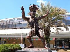 帰りの渡船はしばらく来ないので、バスで博多に向かうことにしました。

かなり距離があり、乗車時間は１時間ほどになります。

しかしありがたいことに、途中で乗り換える必要もなく、また運賃は上限が決まっているのでそれ以上の負担はありませんでした。

一度ホテルに戻って大きな荷物を受け取り、博多駅のホームで立ち食いそばを食べ、佐賀行きの在来線に乗りました。

昼過ぎには駅に到着し、駅前のホテルに大きな荷物を預け、佐賀市内の散策へと出発しました。