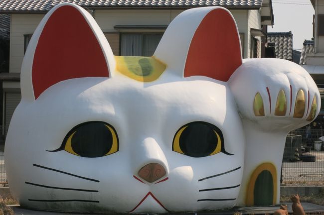 見守り猫「とこにゃん」 | 常滑市の観光のシンボル！ 高さ3.8m