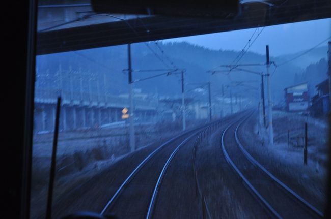 　左に新幹線高架が見えます。