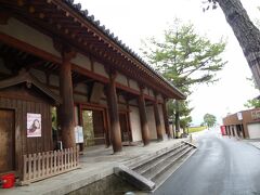 次に向かったのは薬師寺から徒歩10分ほどの唐招提寺