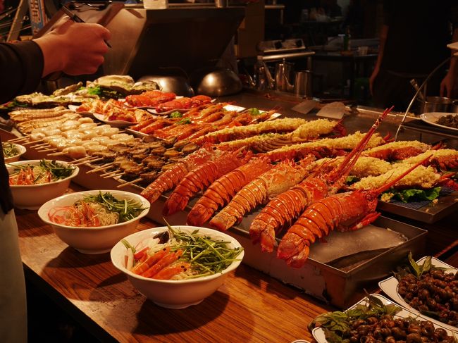 六合夜市へ。海鮮が多くておいしそう！。