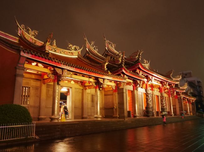 夜は、行天宮へ。