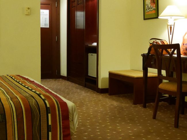 台東の宿。あまり宿がないらしいのでちょっと古め。オシャレな感じ。温泉もありましたが、水着が要ります。<br />中国人の団体客が泊まっていて、温泉もうるさく、行った人々は大変だったといってましたね。