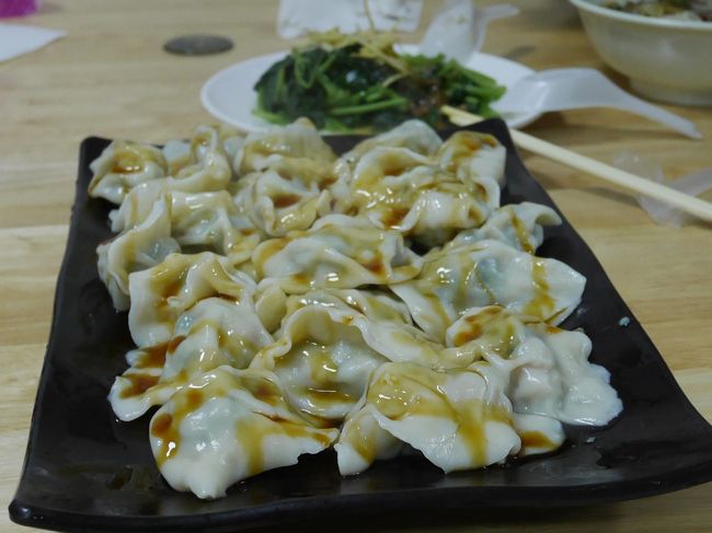 これは、一緒にテーブルを囲んでくださったオーストラリア国籍の家族の皆さん５人分！？（４人だったけど）。私は１人前を頼みました。<br /><br />３品で６５元。安いだけじゃなくおいしい！