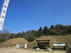 2ヶ所目『湯築城』は松山城から車で5分程度。
道後公園として公開されています。