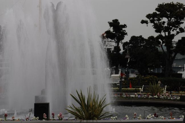 この噴水、結構高く噴き出ています。