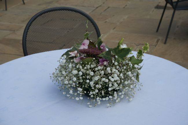 ちょうど結婚式のパーティーの準備が進められていました。