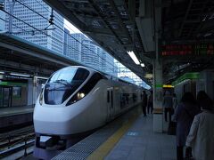 ダイヤ改正のあった翌日。


新幹線の延伸や上野東京ライン開業などいろいろ変化のあった東京駅からのスタートです。


東京で常磐線を見る日がついにやってきました！

