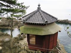 岡倉天心が自ら設計した六角堂。東日本大震災の津波で流され、平成24年に再建されました。