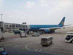 定刻通りの14時半頃にハノイ・ノイバイ空港に到着。