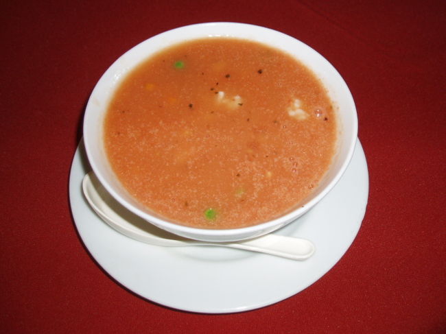 ご飯はすべて旅行代金に含まれていました。<br />ランチに食べたスペイン風スープ。