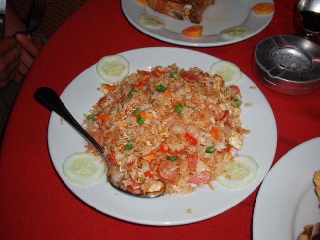 マラパスクワ4日目の夜は豪勢に色々頼みました。<br />まずはチャーハン。