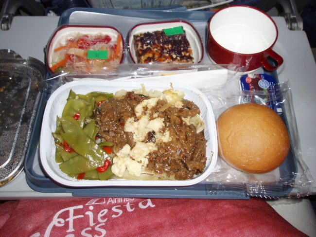 帰りの飛行機の機内食。<br />