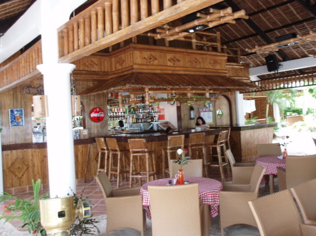 毎日美味しいお食事をサーブしてくれたレストランともお別れ。