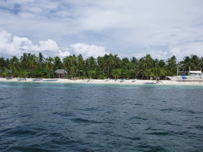 マラパスクア島が遠ざかります。