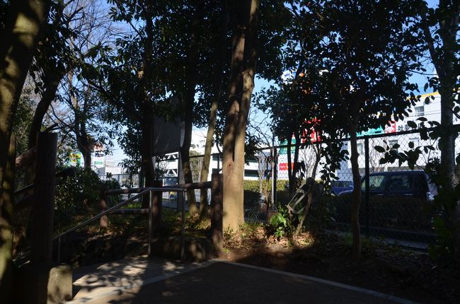 第一展望台を上ると横は国道一号線です。<br />階段の下の静寂がウソの様です。