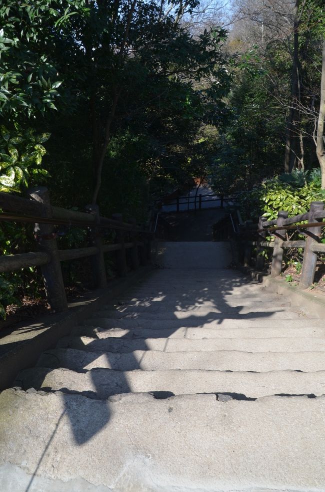 こちらも階段を下ります。