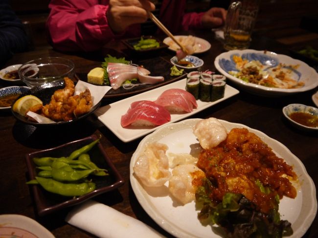 まぐろが有名と聞いていたので、お寿司とマグロの盛り合わせ、えびのチリソース、もずくの天ぷら、海ぶどうなど海鮮系メインで頼みました。