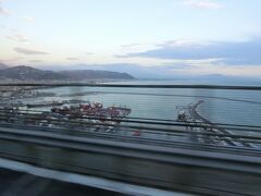 ティレニア海に出ました。
海岸線を北上し、今日はナポリで泊まりです。
サレルノからポンペイを通りナポリに行きます。