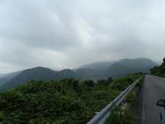 国道からまゆやまロードを登り、平成新山ネイチャーセンターに向かいます。

雲がかかっており、普賢岳の姿を見ることができませんでした。