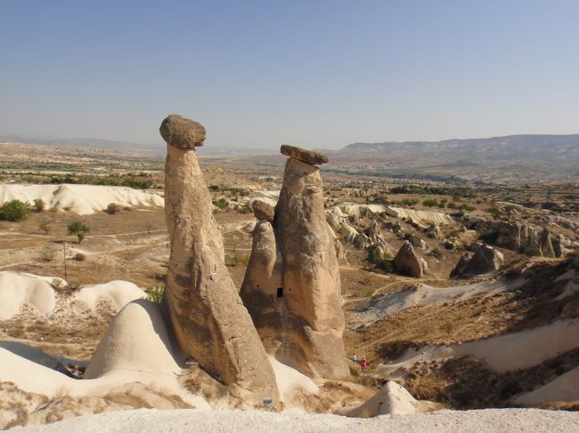 まずはエセテンペと呼ばれる場所。３姉妹とか親子岩などと呼ばれているらしい。