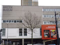 ロッテルダム海洋博物館があります。

http://www.maritiemmuseum.nl/home

開館時間：10-17時（日祝11時〜）
休み：月曜日、王の日、1/1、12/25　（2015年2月現在）

◎ミュージアムカード利用可能


受付でミュージアムカードを見せるとチケットとパンフレットをくれました。