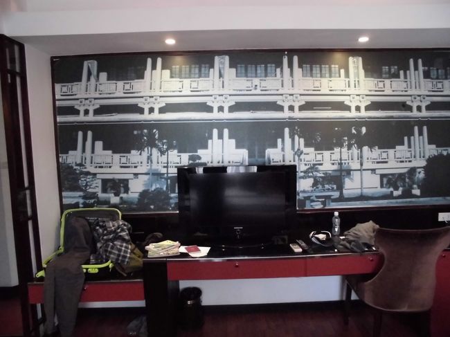 テレビはサムソン製です。湯沸かしポットもありました。