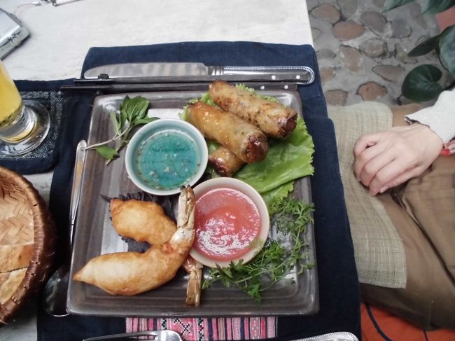 メイン　揚げ春巻とエビのフリッター