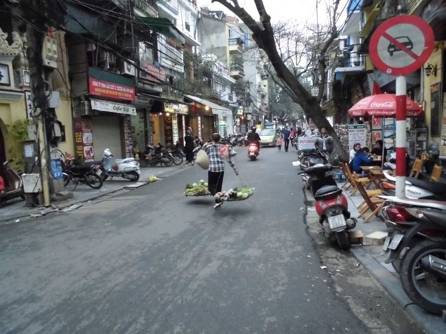 ハンバック（Hang Bac St)通り。<br />