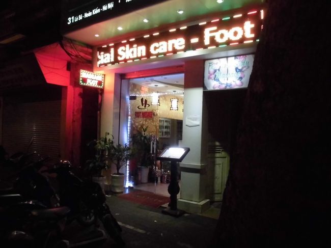 帰りに全身マッサージをしました。 ４５分　９ドル＋チップ１ドル　計１０ドル。<br />ＮＹＵ Ｙ　ＳＰＡ。ホテルより５軒西側です。