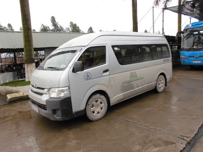 Wendy Tourのバス。１３人乗りに８人乗車。