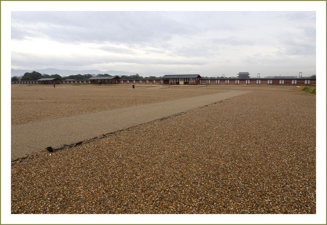 ★平城宮跡（観梅）／奈良県奈良市佐紀町<br />・第一次大極殿　南門<br />　直径７０ｃｍの朱色の柱４４本、屋根瓦約９万７０００枚を使った平城宮最大の宮殿です。