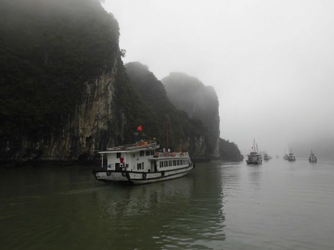「海の桂林」と呼ばれていますが、<br />桂林の方が迫力があったと思います。