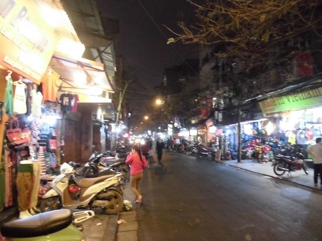 夜のハンベー通り。