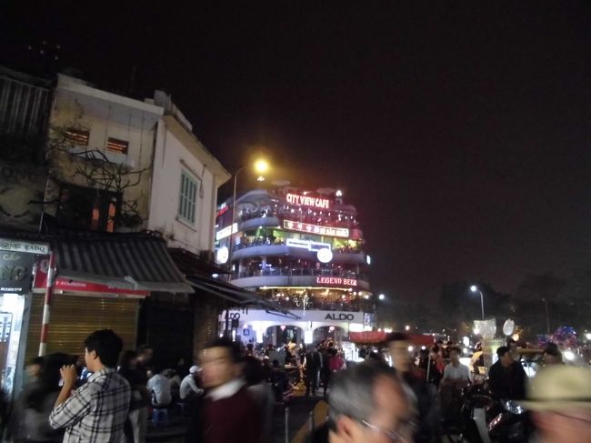 夜のホーグオムプラザ。