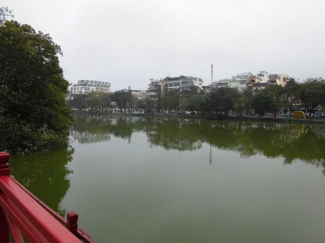 ホアンキエム湖。