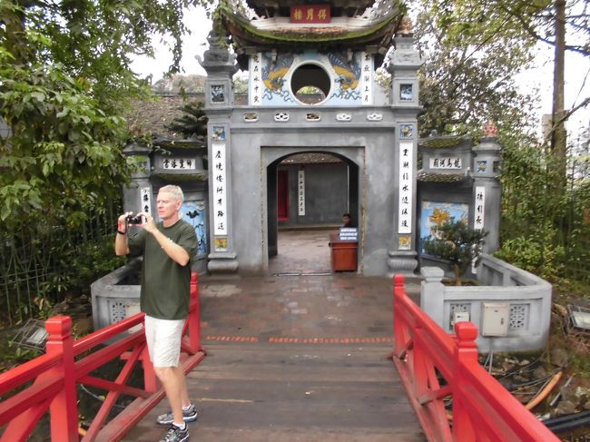 橋渡った所でテケット確認します。