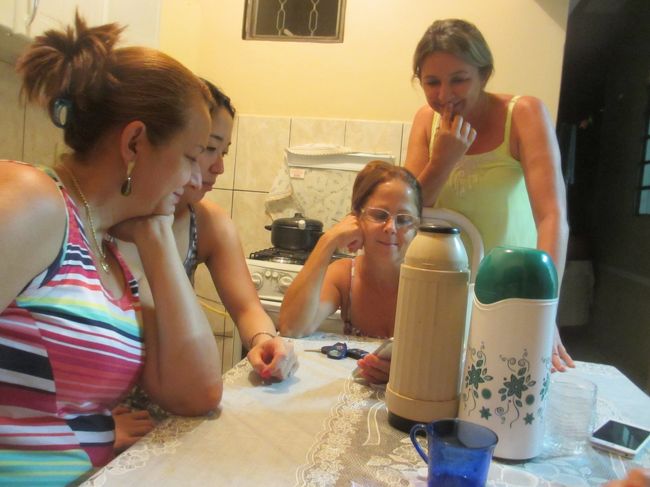 なにやら女同士で良からぬ打ち合わせ？