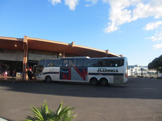 愛弟子ちゃんが去った後のバスターミナル<br />　いつも通りのおんぼろバスが止まってた