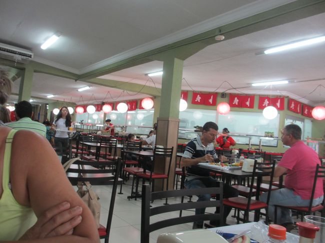 バイキング方式で量り売りなので少食の人には最適<br />　でも、大食いの僕には少し割高