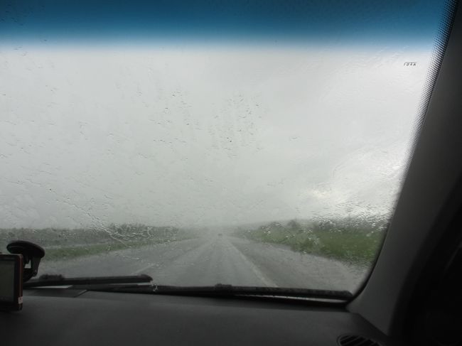 土砂降りの雨が不安にさせる