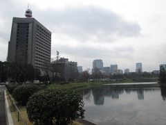 桜田門から警視庁の向こうに国会です。