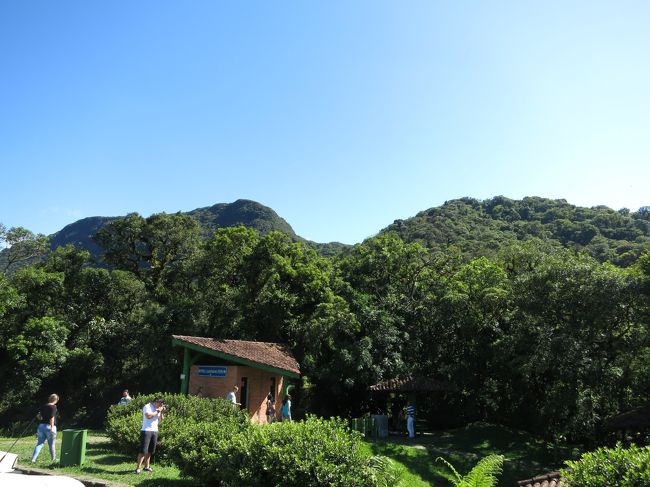 道の所々に休憩所があります。でも天気の良い休日だと、どこも混雑しています。