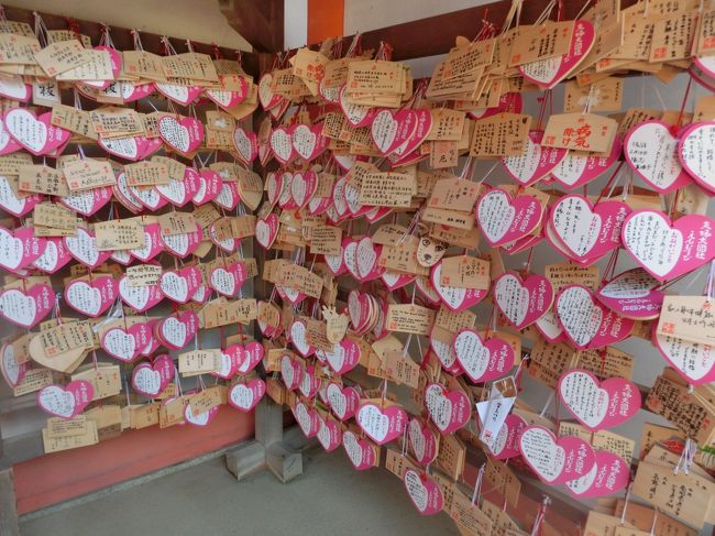春日大社は縁結び・恋愛成就のパワースポットなので<br />こういう絵馬もあります