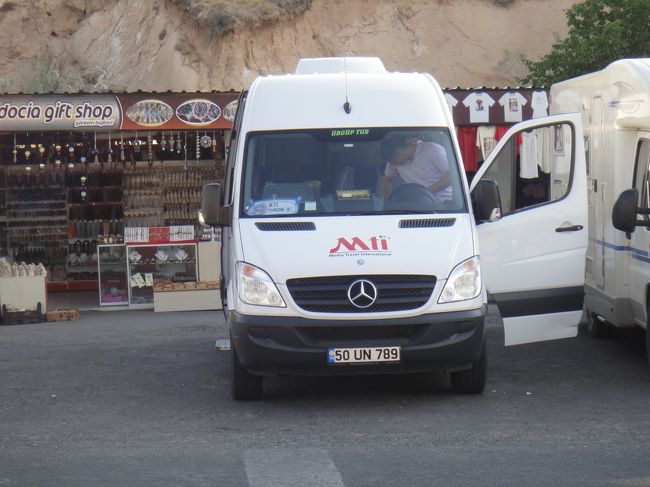 これがツアーに使われた車だが、４人なので余裕である。