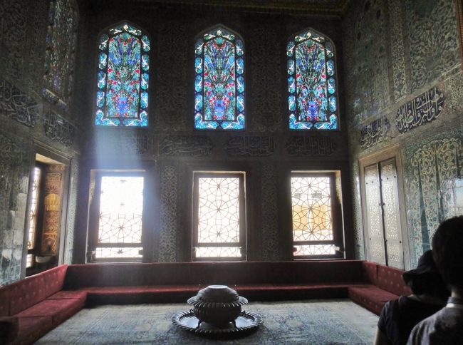 皇太子の部屋。ステンドグラスが使われている。