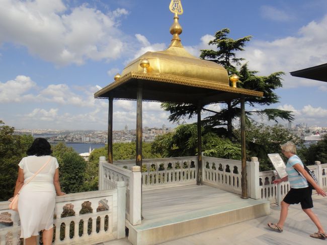 海の向こうは新市街。