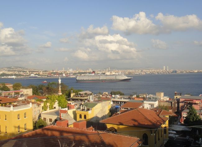 大型客船も寄港する。